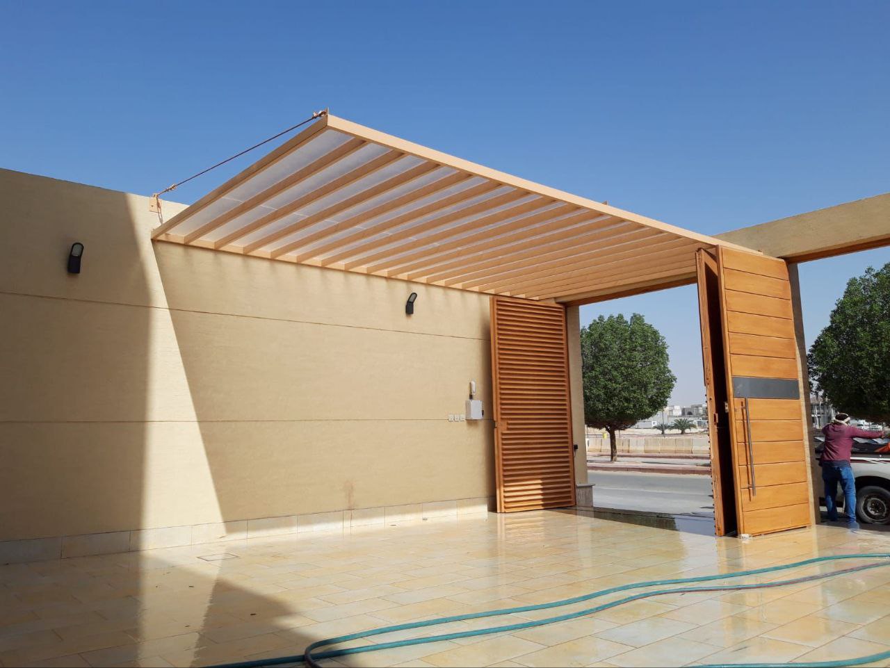 مظلات وسواتر